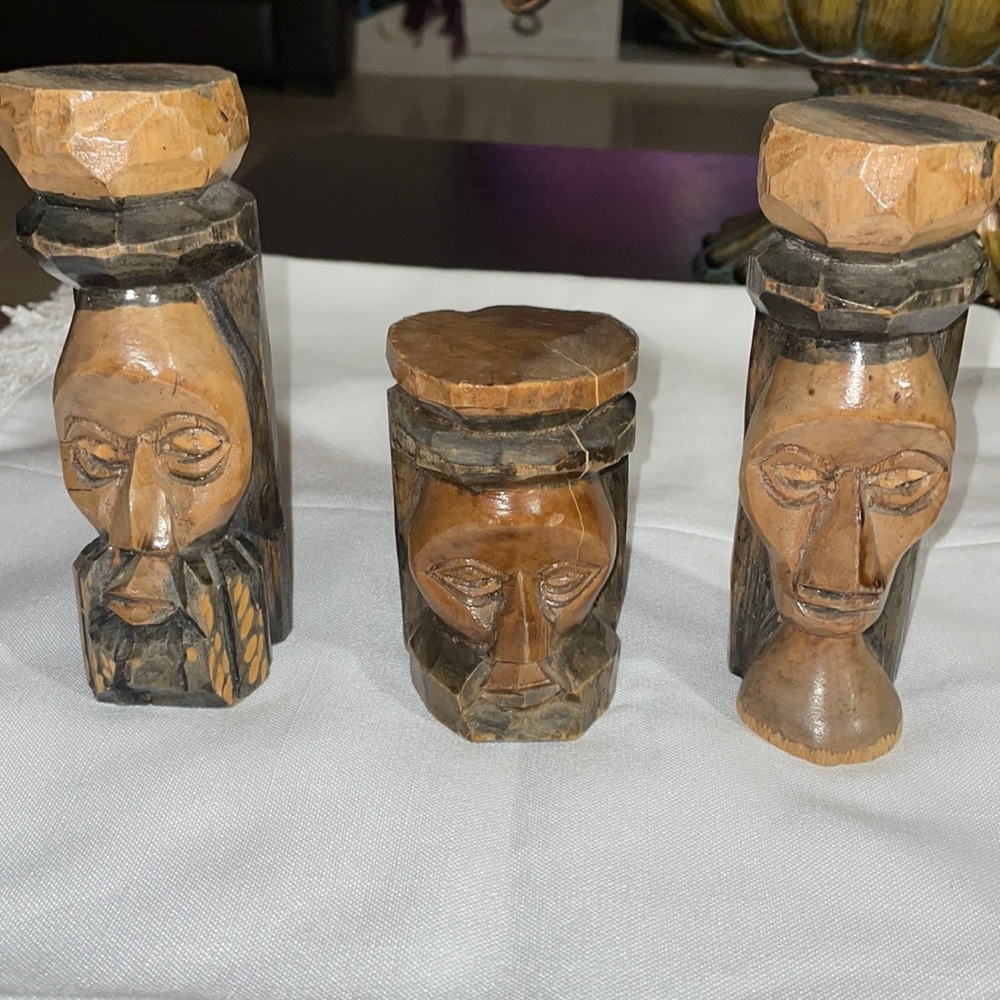 Mini hand carved ( three wise men )
